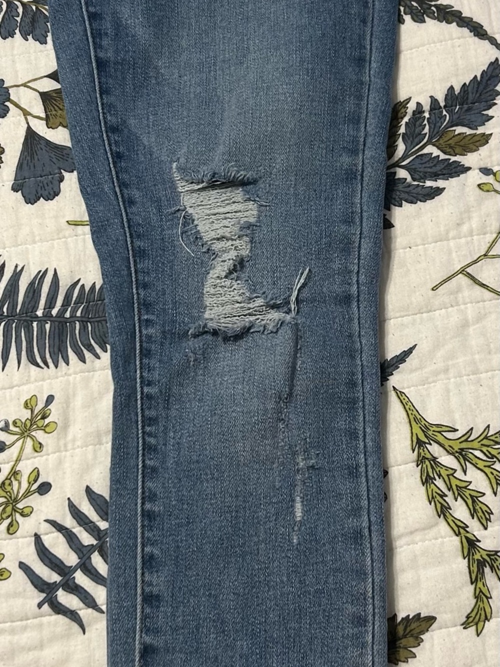 Judy Blue Medium Blue Distressed Skinny Jeans